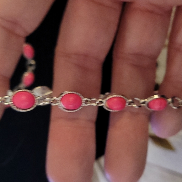 pink crackle and silver necklace with matching bracelet - Picture 3 of 5